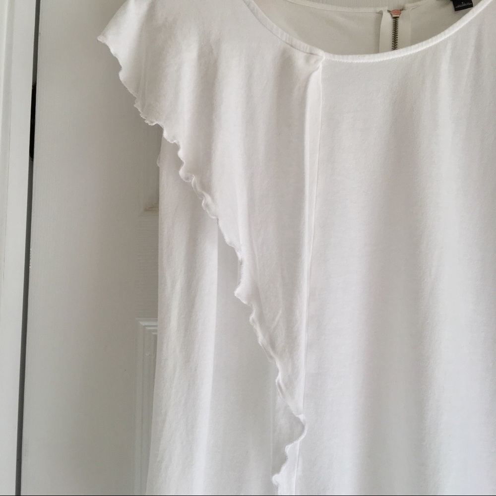 Gorgeous ruffle front Ann Taylor top!💐CYBER SALE! - Picture 2 of 5